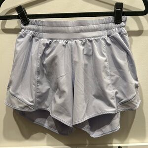 Lululemon hottie hot, pale lavender color, size 6 low rise 4 inch